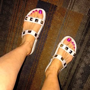 Adorable Marc fisher flat slide sandals ❤️w embellishments-mint used condition